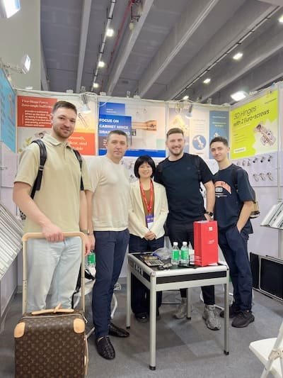 Cabinet hardware manufacturer meeting EU client at Interzum Guangzhou(CIFF)